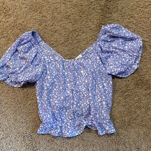 NWT Sienna Sky Crop Floral Blouse Small Blue and White